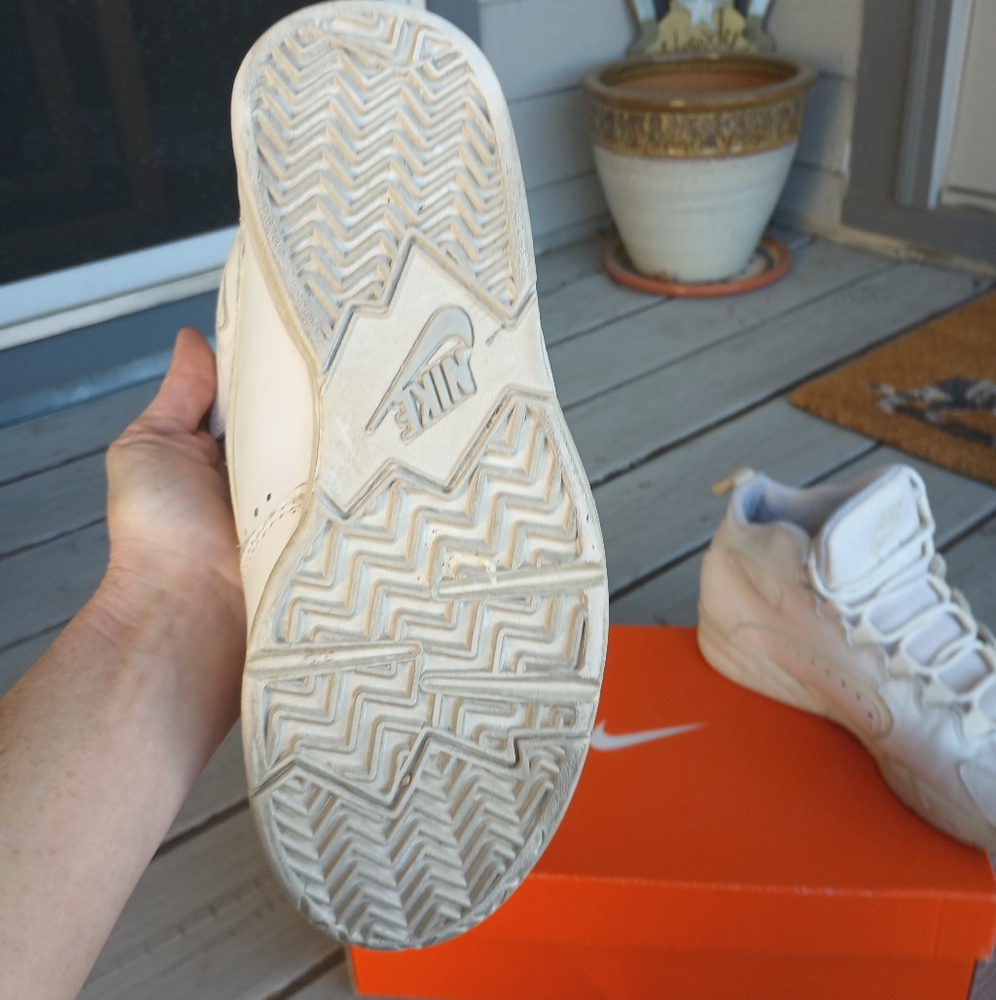 Nikes - Picture 3 of 7